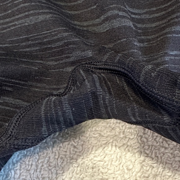 Gymshark Black Patterned Leggings size small ( small crack in logo) - Picture 5 of 10